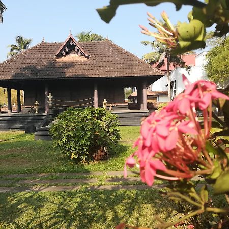 Treebo Premium Travancore Palace Cherthala Alappuzha Exterior foto